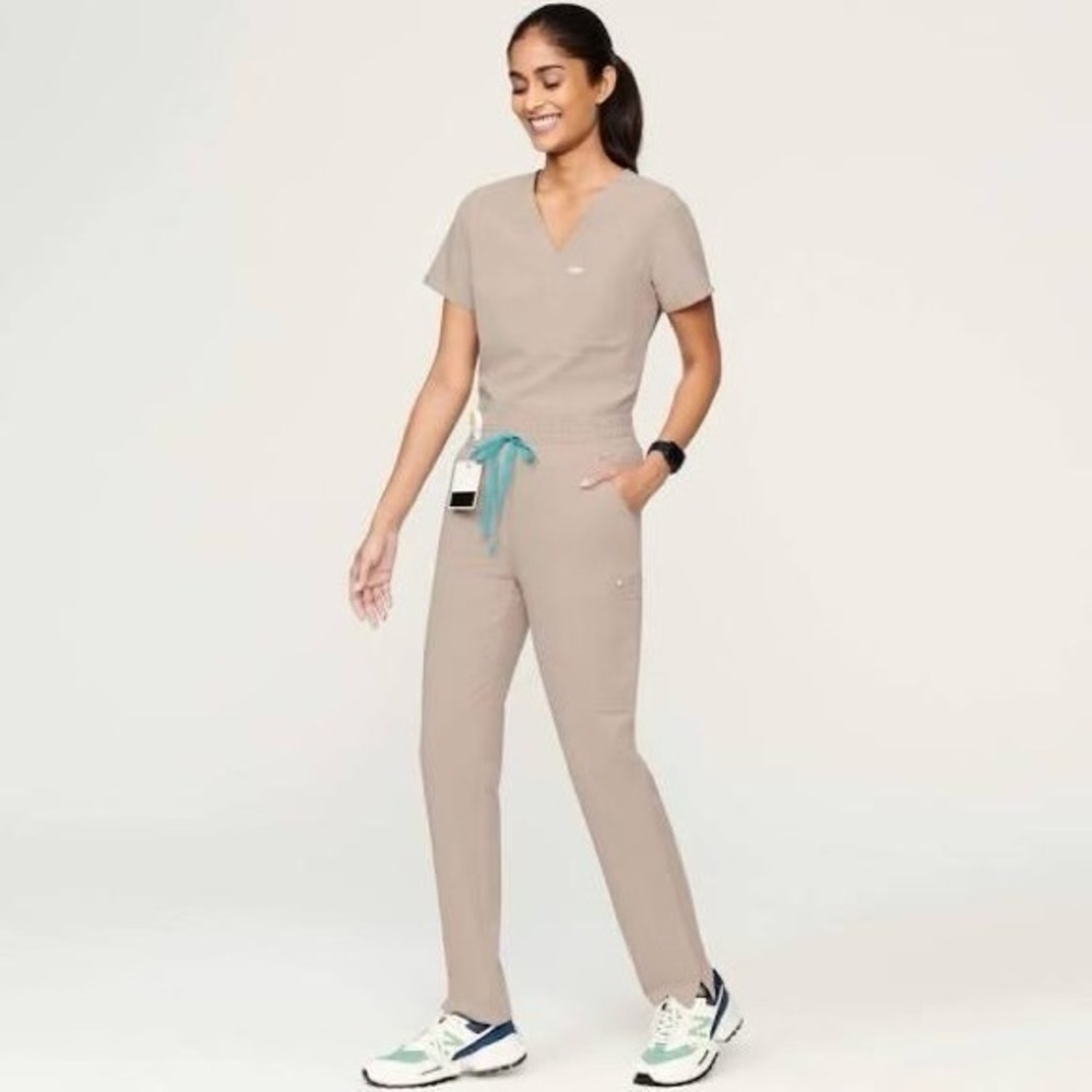 Figs Boulder scrub top